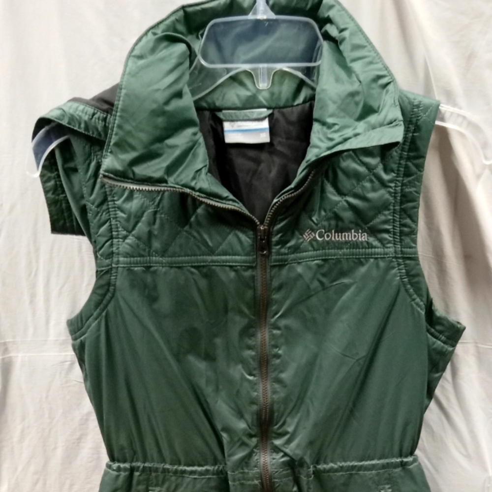 Columbia vest slightly Puffed Forrest  Green. Women's size XS